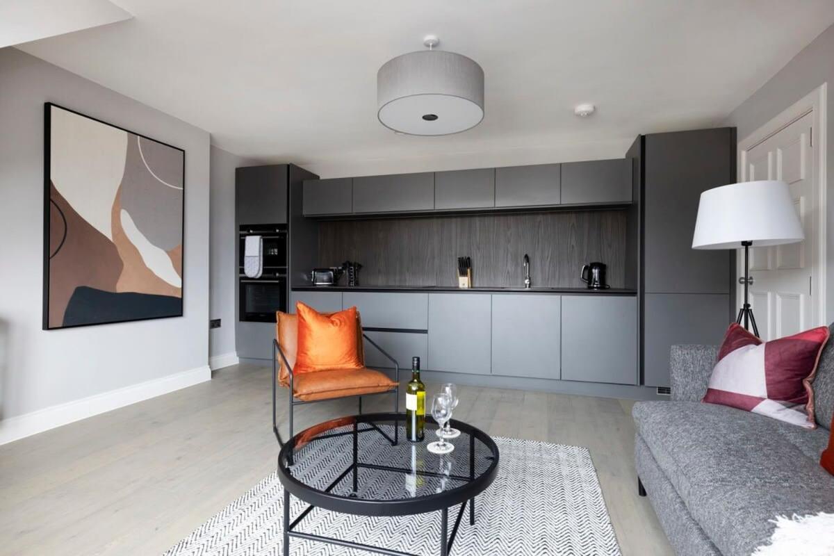 Dragon Suites - City Centre Castle View 1 Bed Apartment Единбург Екстер'єр фото